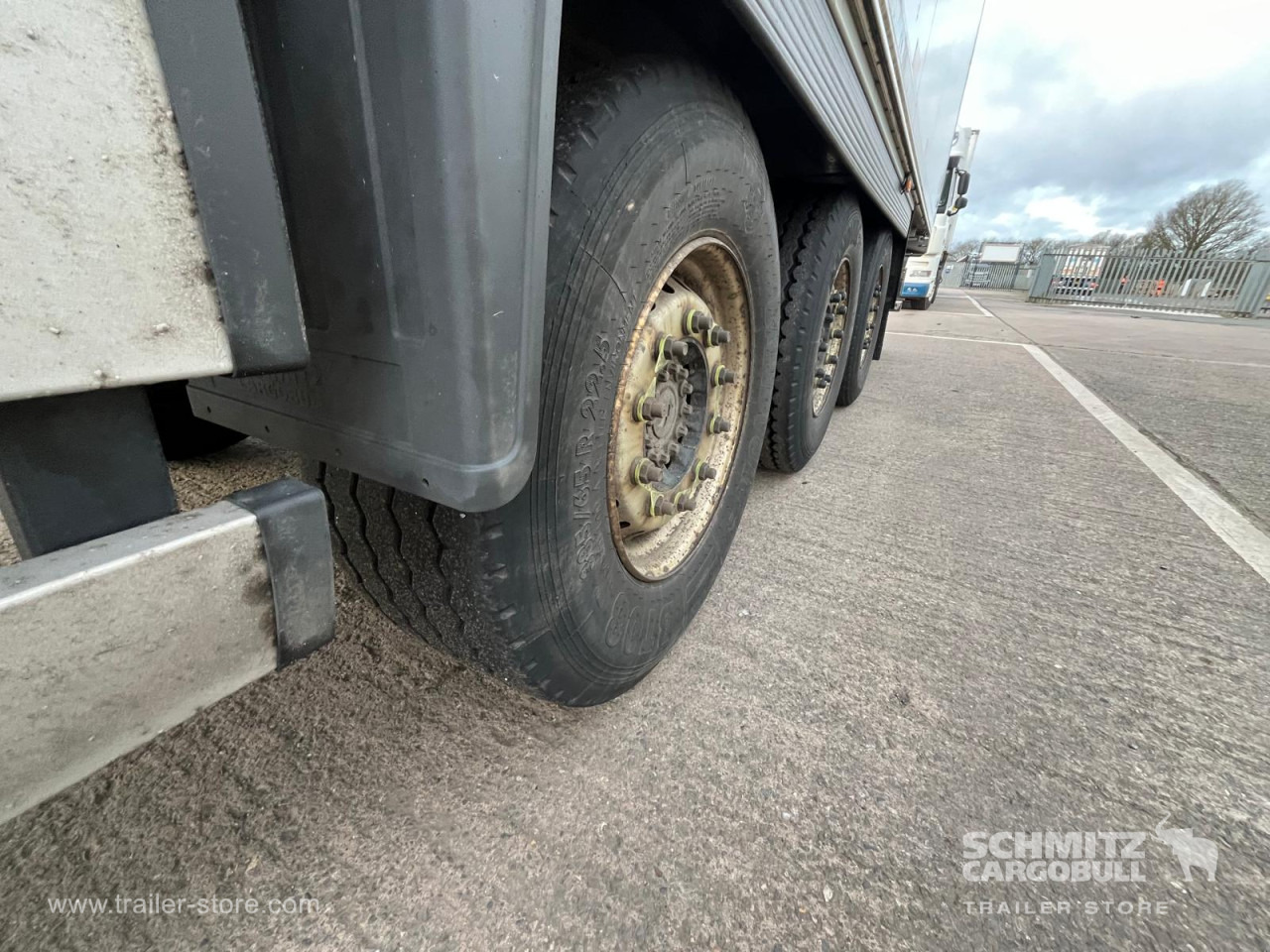 SCHMITZ Reefer Multitemp - Isoterminen puoliperävaunu: kuva SCHMITZ Reefer Multitemp - Isoterminen puoliperävaunu SCHMITZ Reefer Multitemp - Isoterminen puoliperävaunu: kuva SCHMITZ Reefer Multitemp - Isoterminen puoliperävaunu