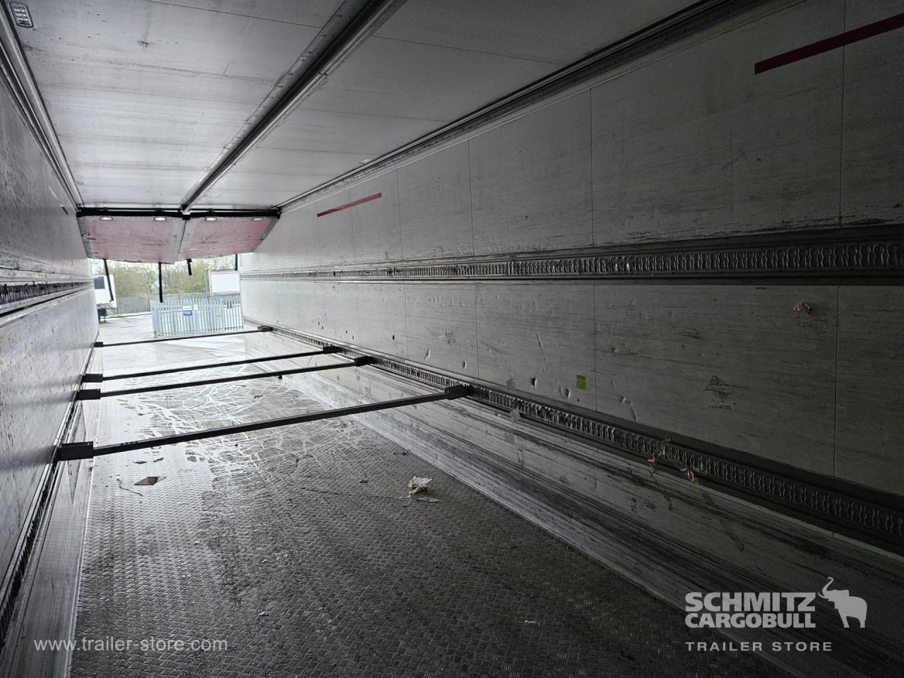 SCHMITZ Reefer Multitemp - Isoterminen puoliperävaunu: kuva SCHMITZ Reefer Multitemp - Isoterminen puoliperävaunu SCHMITZ Reefer Multitemp - Isoterminen puoliperävaunu: kuva SCHMITZ Reefer Multitemp - Isoterminen puoliperävaunu
