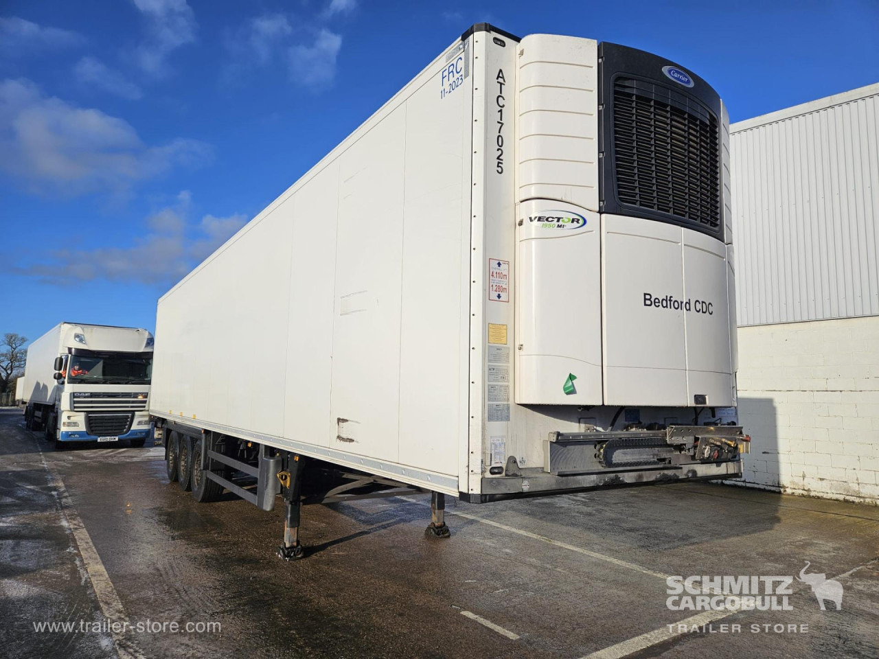 SCHMITZ Reefer Multitemp - Isoterminen puoliperävaunu: kuva SCHMITZ Reefer Multitemp - Isoterminen puoliperävaunu SCHMITZ Reefer Multitemp - Isoterminen puoliperävaunu: kuva SCHMITZ Reefer Multitemp - Isoterminen puoliperävaunu