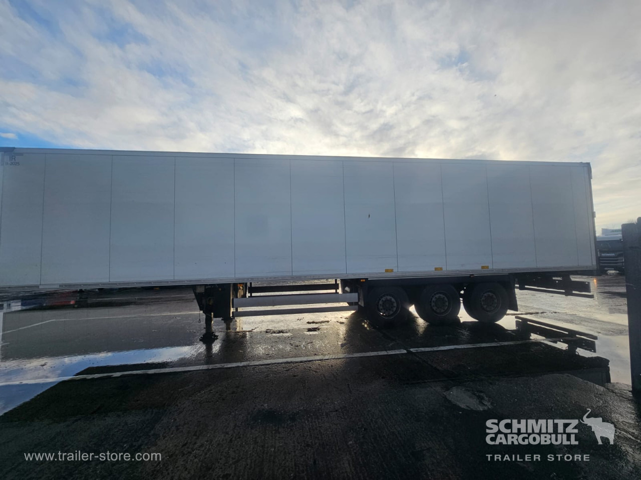 SCHMITZ Reefer Multitemp - Isoterminen puoliperävaunu: kuva SCHMITZ Reefer Multitemp - Isoterminen puoliperävaunu SCHMITZ Reefer Multitemp - Isoterminen puoliperävaunu: kuva SCHMITZ Reefer Multitemp - Isoterminen puoliperävaunu