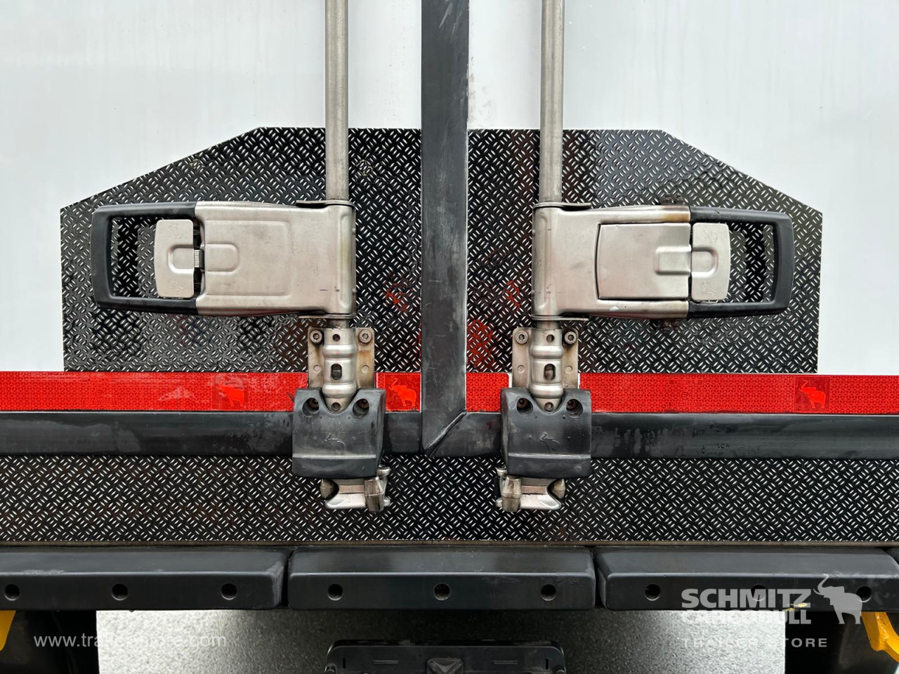 SCHMITZ Reefer Multitemp - Isoterminen puoliperävaunu: kuva SCHMITZ Reefer Multitemp - Isoterminen puoliperävaunu SCHMITZ Reefer Multitemp - Isoterminen puoliperävaunu: kuva SCHMITZ Reefer Multitemp - Isoterminen puoliperävaunu