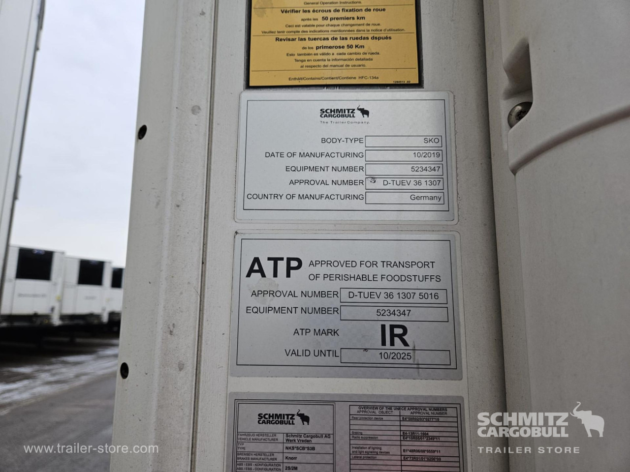 SCHMITZ Reefer Multitemp - Isoterminen puoliperävaunu: kuva SCHMITZ Reefer Multitemp - Isoterminen puoliperävaunu SCHMITZ Reefer Multitemp - Isoterminen puoliperävaunu: kuva SCHMITZ Reefer Multitemp - Isoterminen puoliperävaunu