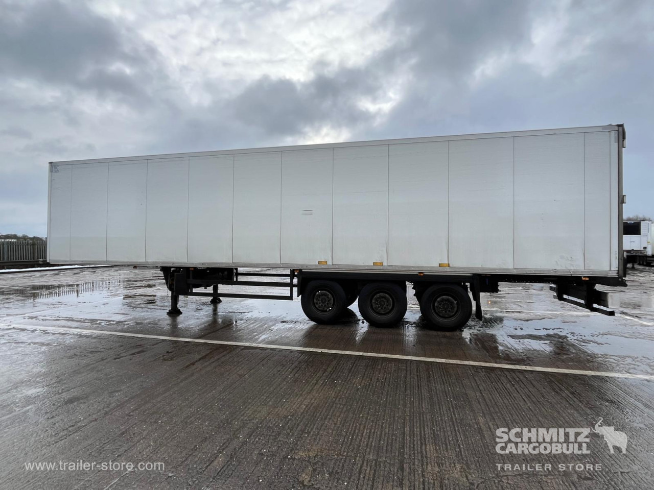 SCHMITZ Reefer Multitemp - Isoterminen puoliperävaunu: kuva SCHMITZ Reefer Multitemp - Isoterminen puoliperävaunu SCHMITZ Reefer Multitemp - Isoterminen puoliperävaunu: kuva SCHMITZ Reefer Multitemp - Isoterminen puoliperävaunu