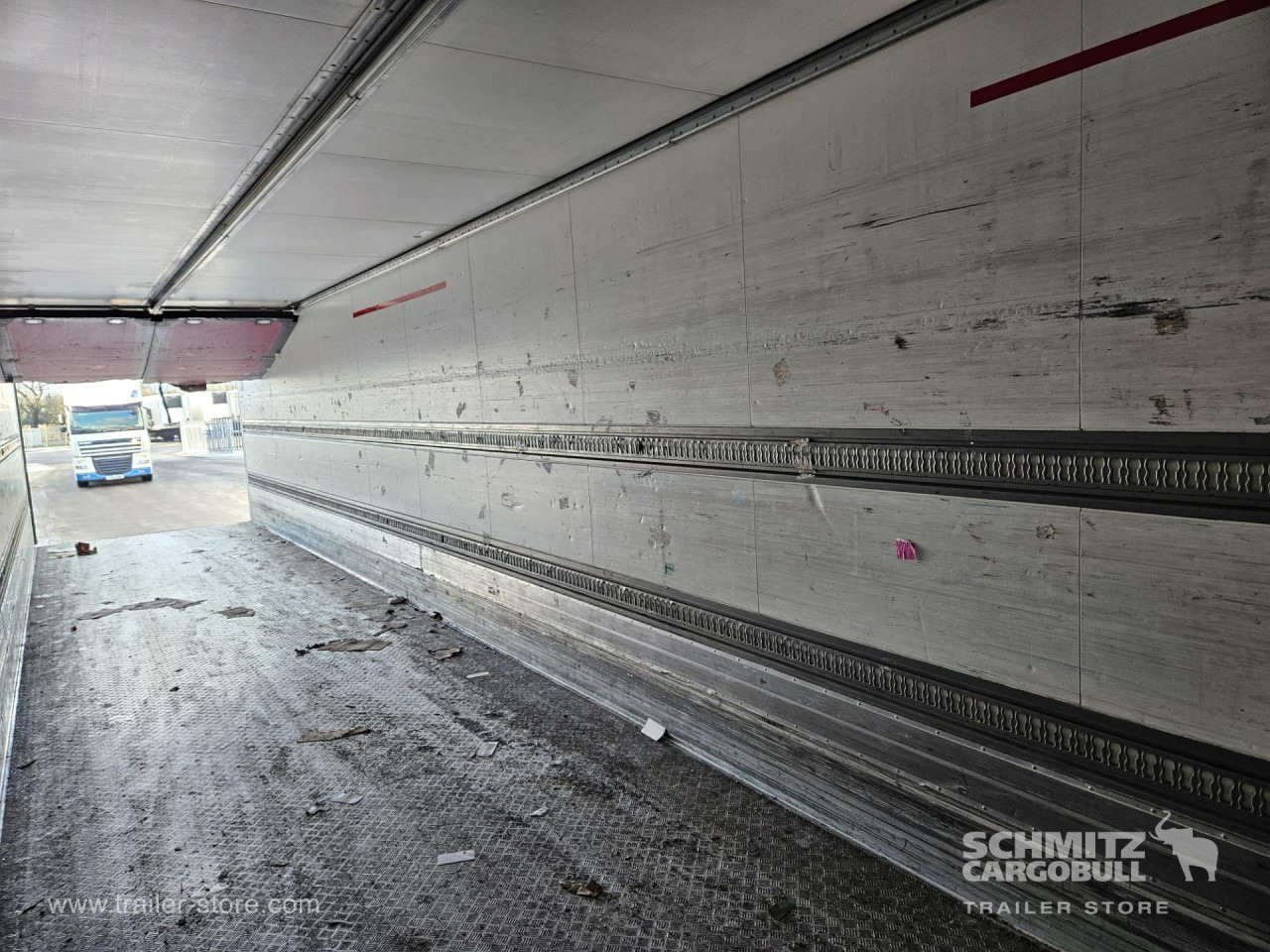 SCHMITZ Reefer Multitemp - Isoterminen puoliperävaunu: kuva SCHMITZ Reefer Multitemp - Isoterminen puoliperävaunu SCHMITZ Reefer Multitemp - Isoterminen puoliperävaunu: kuva SCHMITZ Reefer Multitemp - Isoterminen puoliperävaunu