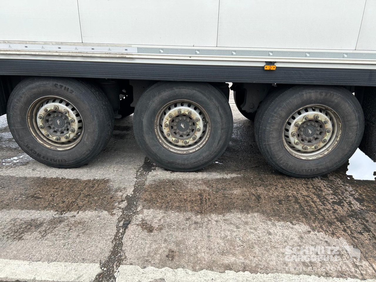 SCHMITZ Reefer Multitemp - Isoterminen puoliperävaunu: kuva SCHMITZ Reefer Multitemp - Isoterminen puoliperävaunu SCHMITZ Reefer Multitemp - Isoterminen puoliperävaunu: kuva SCHMITZ Reefer Multitemp - Isoterminen puoliperävaunu