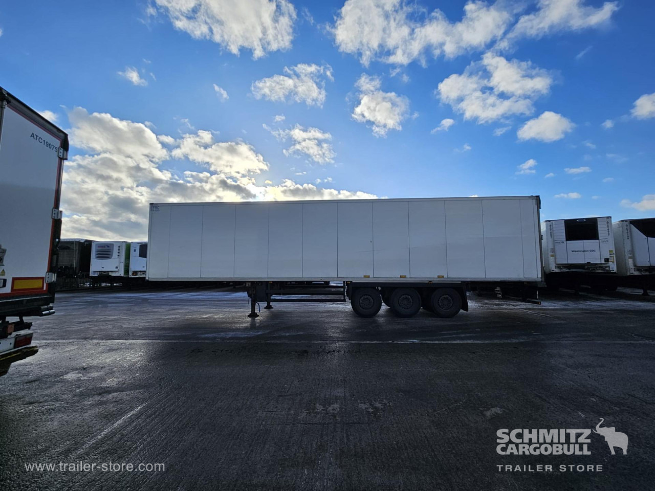 SCHMITZ Reefer Multitemp - Isoterminen puoliperävaunu: kuva SCHMITZ Reefer Multitemp - Isoterminen puoliperävaunu SCHMITZ Reefer Multitemp - Isoterminen puoliperävaunu: kuva SCHMITZ Reefer Multitemp - Isoterminen puoliperävaunu