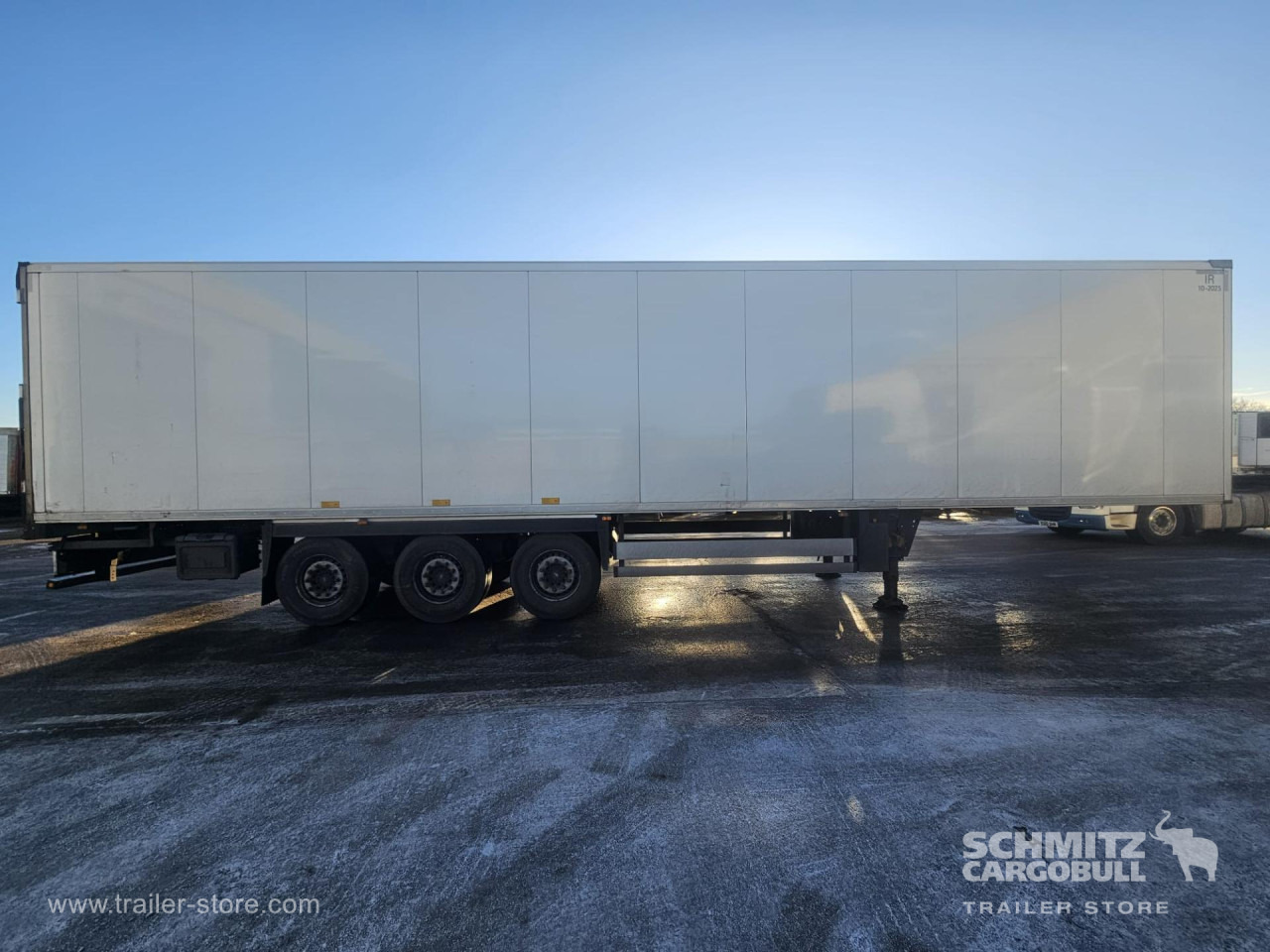 SCHMITZ Reefer Multitemp - Isoterminen puoliperävaunu: kuva SCHMITZ Reefer Multitemp - Isoterminen puoliperävaunu SCHMITZ Reefer Multitemp - Isoterminen puoliperävaunu: kuva SCHMITZ Reefer Multitemp - Isoterminen puoliperävaunu