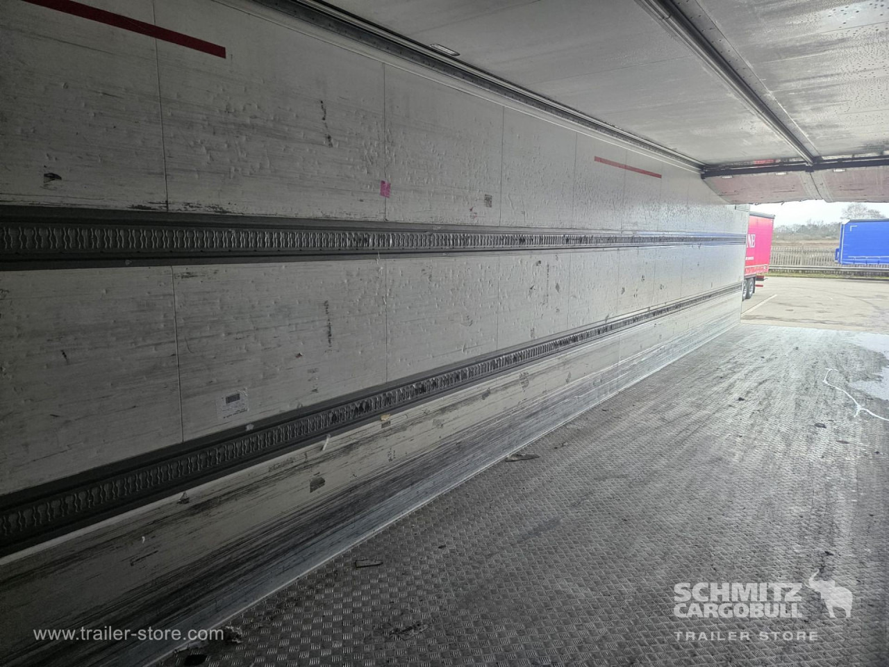 SCHMITZ Reefer Multitemp - Isoterminen puoliperävaunu: kuva SCHMITZ Reefer Multitemp - Isoterminen puoliperävaunu SCHMITZ Reefer Multitemp - Isoterminen puoliperävaunu: kuva SCHMITZ Reefer Multitemp - Isoterminen puoliperävaunu