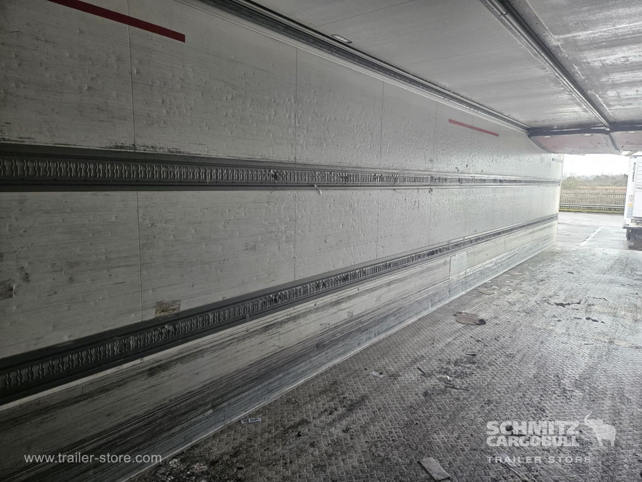 SCHMITZ Reefer Multitemp - Isoterminen puoliperävaunu: kuva SCHMITZ Reefer Multitemp - Isoterminen puoliperävaunu SCHMITZ Reefer Multitemp - Isoterminen puoliperävaunu: kuva SCHMITZ Reefer Multitemp - Isoterminen puoliperävaunu
