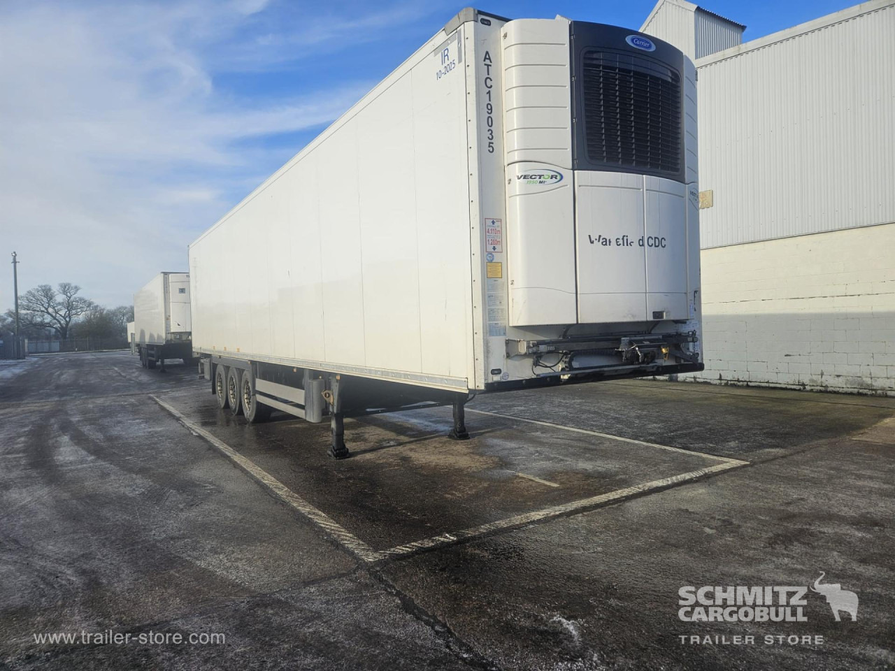 SCHMITZ Reefer Multitemp - Isoterminen puoliperävaunu: kuva SCHMITZ Reefer Multitemp - Isoterminen puoliperävaunu SCHMITZ Reefer Multitemp - Isoterminen puoliperävaunu: kuva SCHMITZ Reefer Multitemp - Isoterminen puoliperävaunu