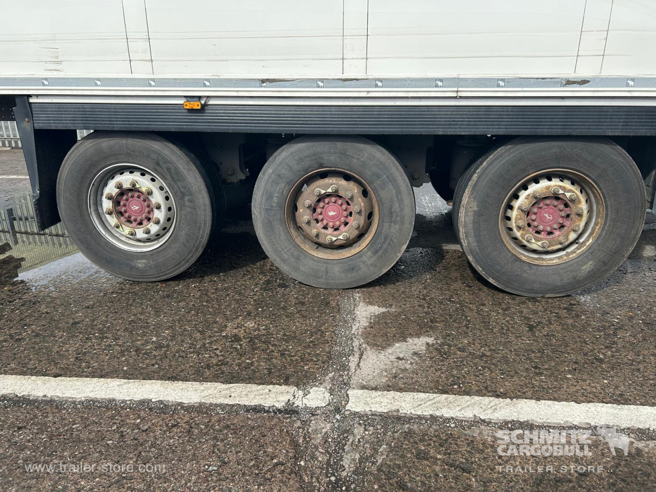 SCHMITZ Reefer Multitemp - Isoterminen puoliperävaunu: kuva SCHMITZ Reefer Multitemp - Isoterminen puoliperävaunu SCHMITZ Reefer Multitemp - Isoterminen puoliperävaunu: kuva SCHMITZ Reefer Multitemp - Isoterminen puoliperävaunu