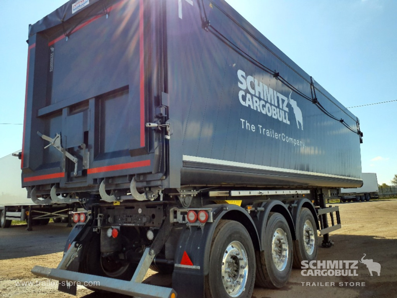 Kippiauto puoliperävaunu SCHMITZ Tipper Alu-square sided body 55m³: kuva Kippiauto puoliperävaunu SCHMITZ Tipper Alu-square sided body 55m³
