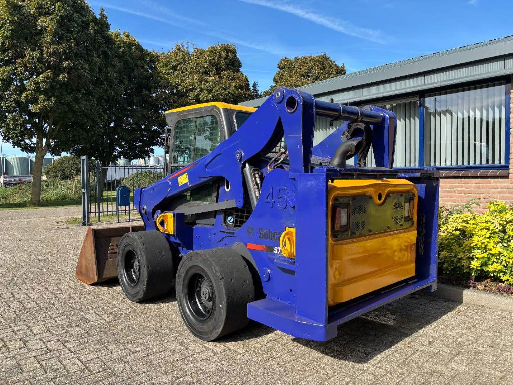 Bobcat S 770 - Liukuohjattu kuormaaja: kuva Bobcat S 770 - Liukuohjattu kuormaaja Bobcat S 770 - Liukuohjattu kuormaaja: kuva Bobcat S 770 - Liukuohjattu kuormaaja