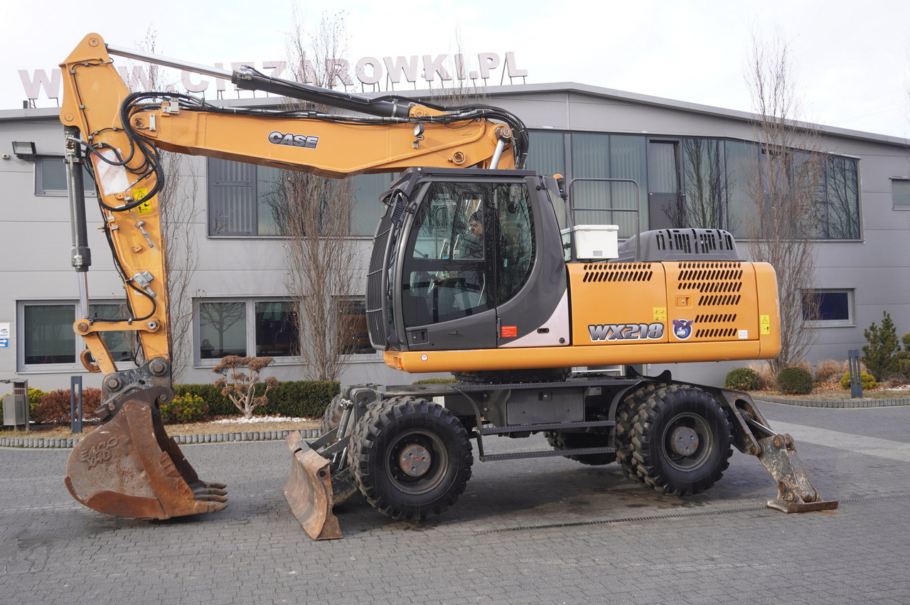 CASE WX218 / 23t wheeled excavator / 3 times folding arm - Pyöräalustainen kaivinkone: kuva CASE WX218 / 23t wheeled excavator / 3 times folding arm - Pyöräalustainen kaivinkone CASE WX218 / 23t wheeled excavator / 3 times folding arm - Pyöräalustainen kaivinkone: kuva CASE WX218 / 23t wheeled excavator / 3 times folding arm - Pyöräalustainen kaivinkone