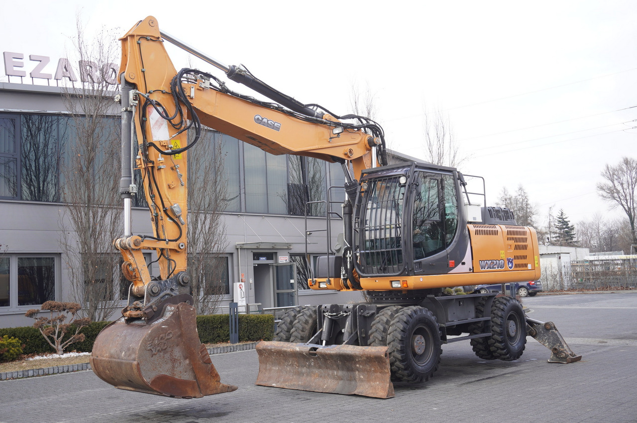 CASE WX218 / 23t wheeled excavator / 3 times folding arm - Pyöräalustainen kaivinkone: kuva CASE WX218 / 23t wheeled excavator / 3 times folding arm - Pyöräalustainen kaivinkone CASE WX218 / 23t wheeled excavator / 3 times folding arm - Pyöräalustainen kaivinkone: kuva CASE WX218 / 23t wheeled excavator / 3 times folding arm - Pyöräalustainen kaivinkone