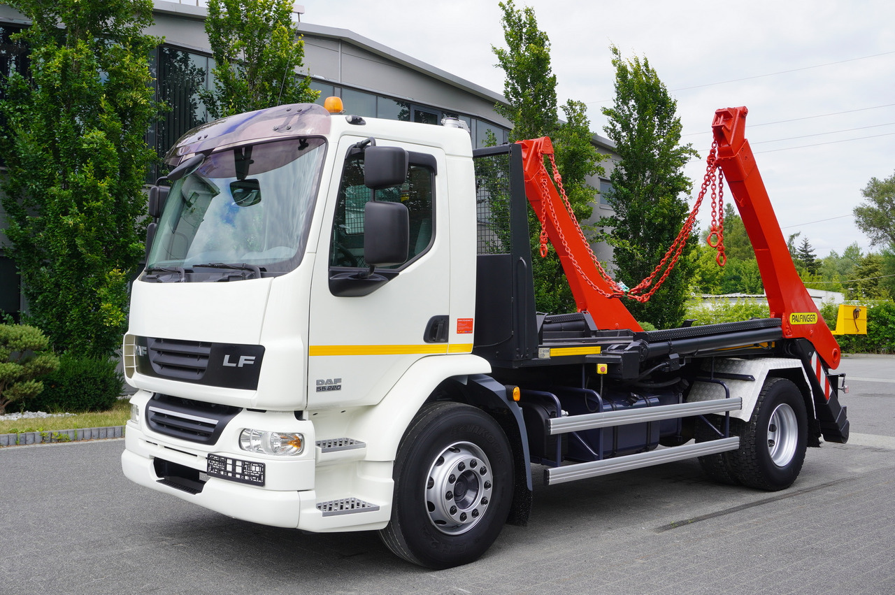 DAF LF 55.220 Skip loader GUIMA PALFINGER M14T - Nostovarsi-vaihtolavakuorma kuorma-auto: kuva DAF LF 55.220 Skip loader GUIMA PALFINGER M14T - Nostovarsi-vaihtolavakuorma kuorma-auto DAF LF 55.220 Skip loader GUIMA PALFINGER M14T - Nostovarsi-vaihtolavakuorma kuorma-auto: kuva DAF LF 55.220 Skip loader GUIMA PALFINGER M14T - Nostovarsi-vaihtolavakuorma kuorma-auto