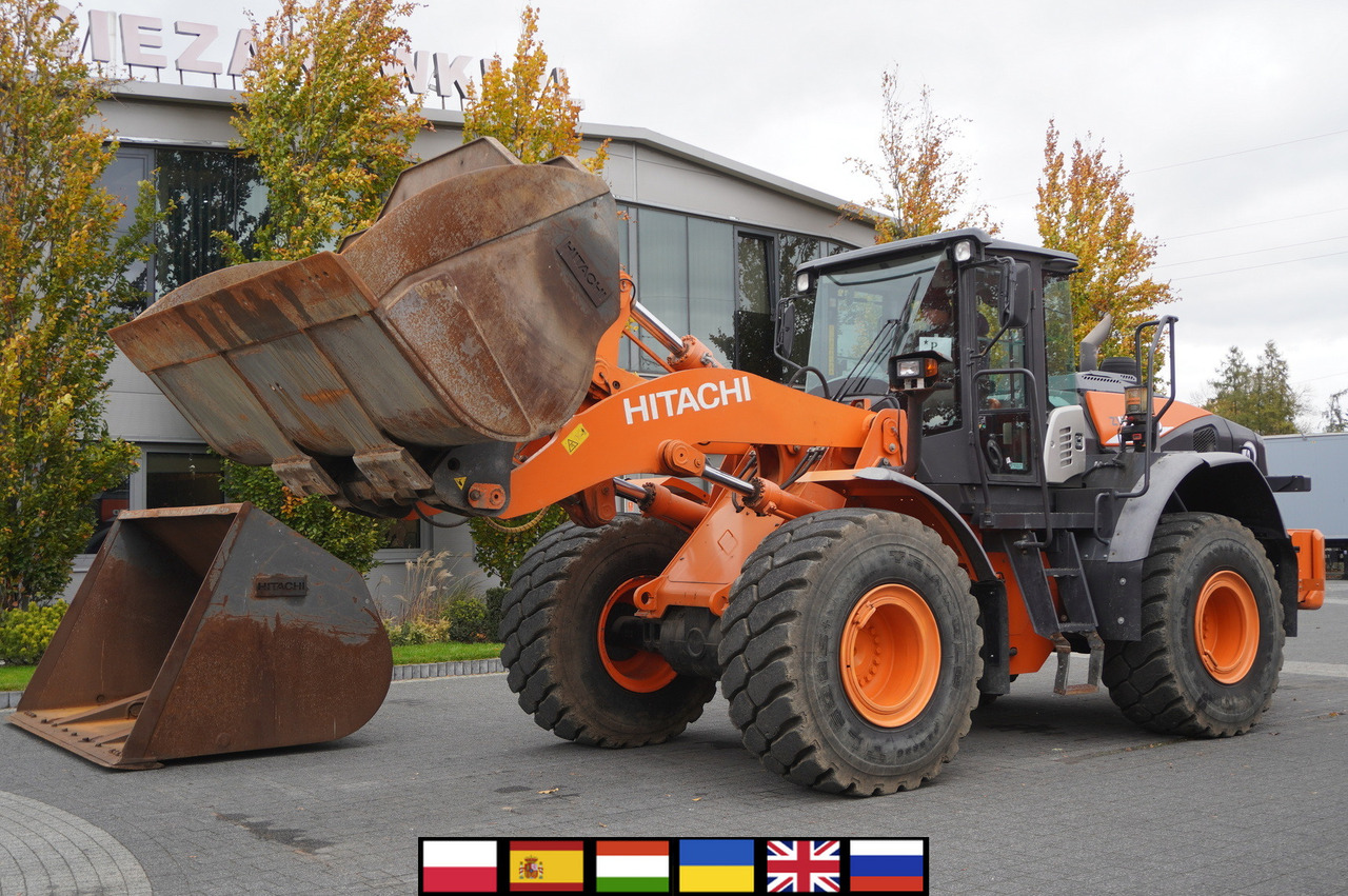 HITACHI ZW220 articulated loader / 2 buckets - Pyöräkuormaaja: kuva HITACHI ZW220 articulated loader / 2 buckets - Pyöräkuormaaja HITACHI ZW220 articulated loader / 2 buckets - Pyöräkuormaaja: kuva HITACHI ZW220 articulated loader / 2 buckets - Pyöräkuormaaja
