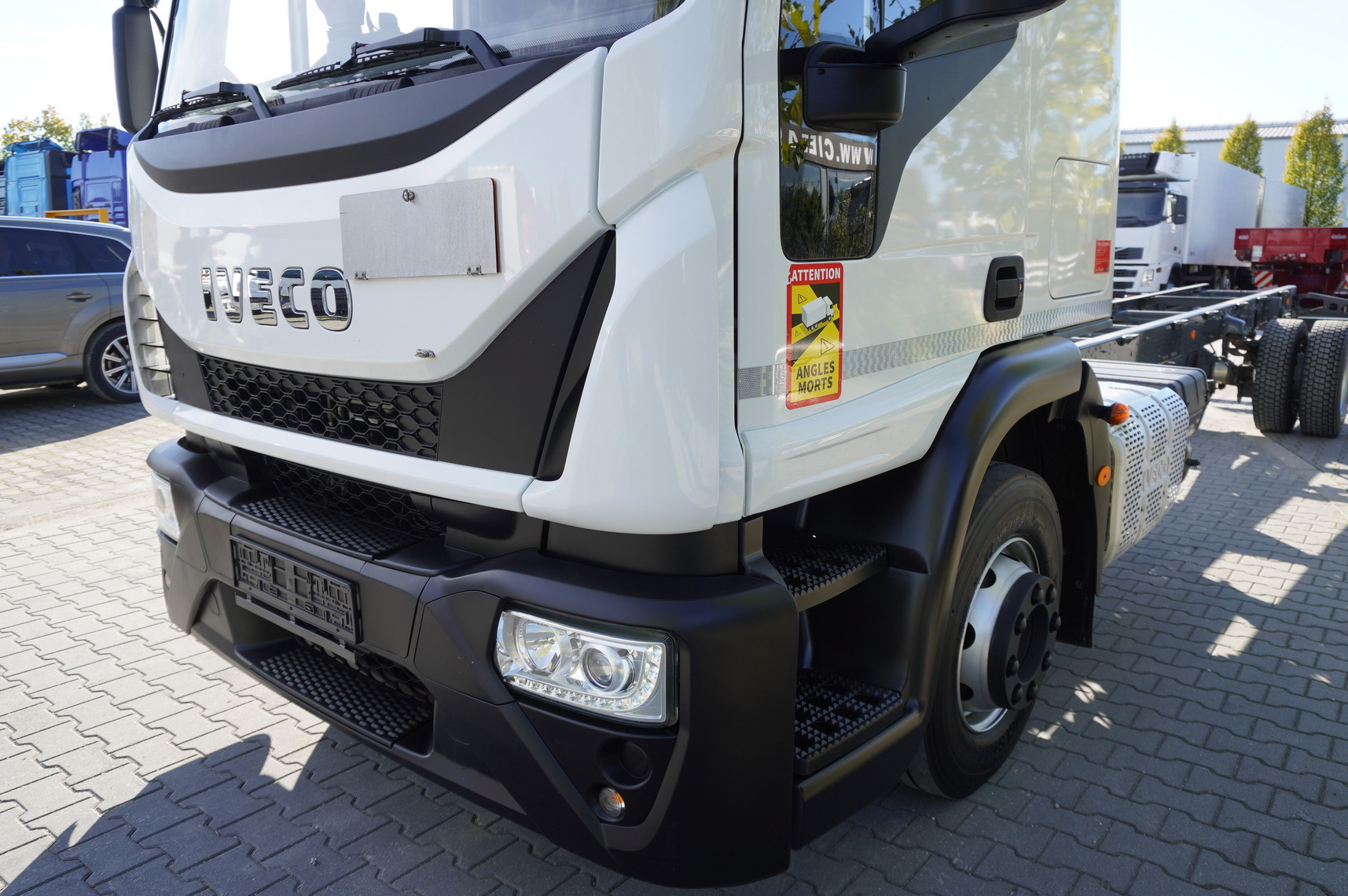 IVECO Eurocargo 140e19 4×2 E6 Glob / ADR / frame 8,1m - Kuorma-auto alusta: kuva IVECO Eurocargo 140e19 4×2 E6 Glob / ADR / frame 8,1m - Kuorma-auto alusta IVECO Eurocargo 140e19 4×2 E6 Glob / ADR / frame 8,1m - Kuorma-auto alusta: kuva IVECO Eurocargo 140e19 4×2 E6 Glob / ADR / frame 8,1m - Kuorma-auto alusta