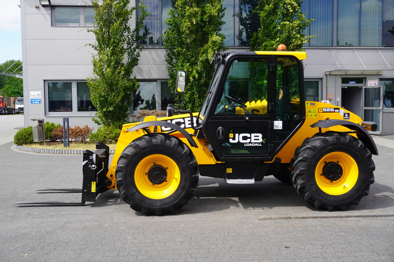 JCB 526-56 AGRI Plus / 5.6 m telescopic loader / joystick - Teleskooppikuormaaja: kuva JCB 526-56 AGRI Plus / 5.6 m telescopic loader / joystick - Teleskooppikuormaaja JCB 526-56 AGRI Plus / 5.6 m telescopic loader / joystick - Teleskooppikuormaaja: kuva JCB 526-56 AGRI Plus / 5.6 m telescopic loader / joystick - Teleskooppikuormaaja