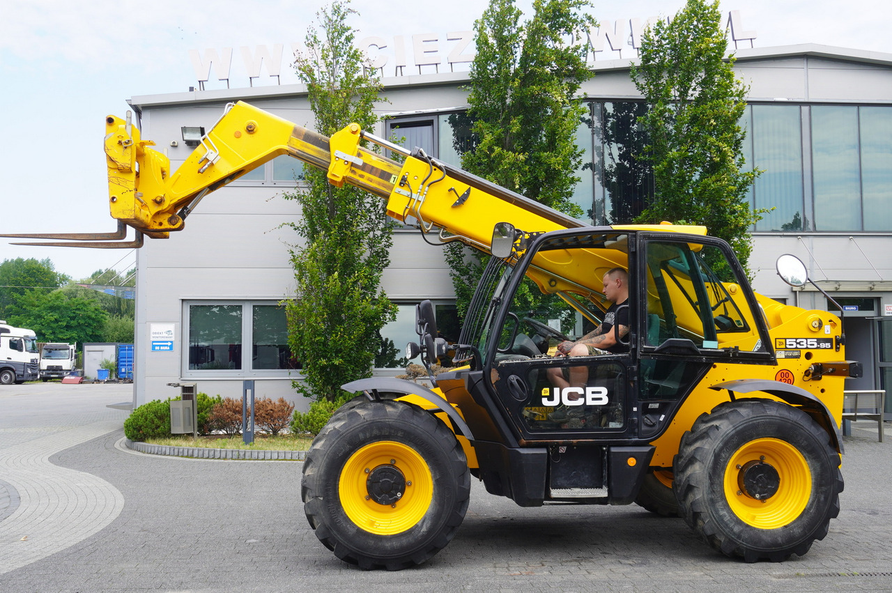 JCB 535-95 / 3.5 T / range 9.5 m / joystick / 2021 - Kurottaja: kuva JCB 535-95 / 3.5 T / range 9.5 m / joystick / 2021 - Kurottaja JCB 535-95 / 3.5 T / range 9.5 m / joystick / 2021 - Kurottaja: kuva JCB 535-95 / 3.5 T / range 9.5 m / joystick / 2021 - Kurottaja