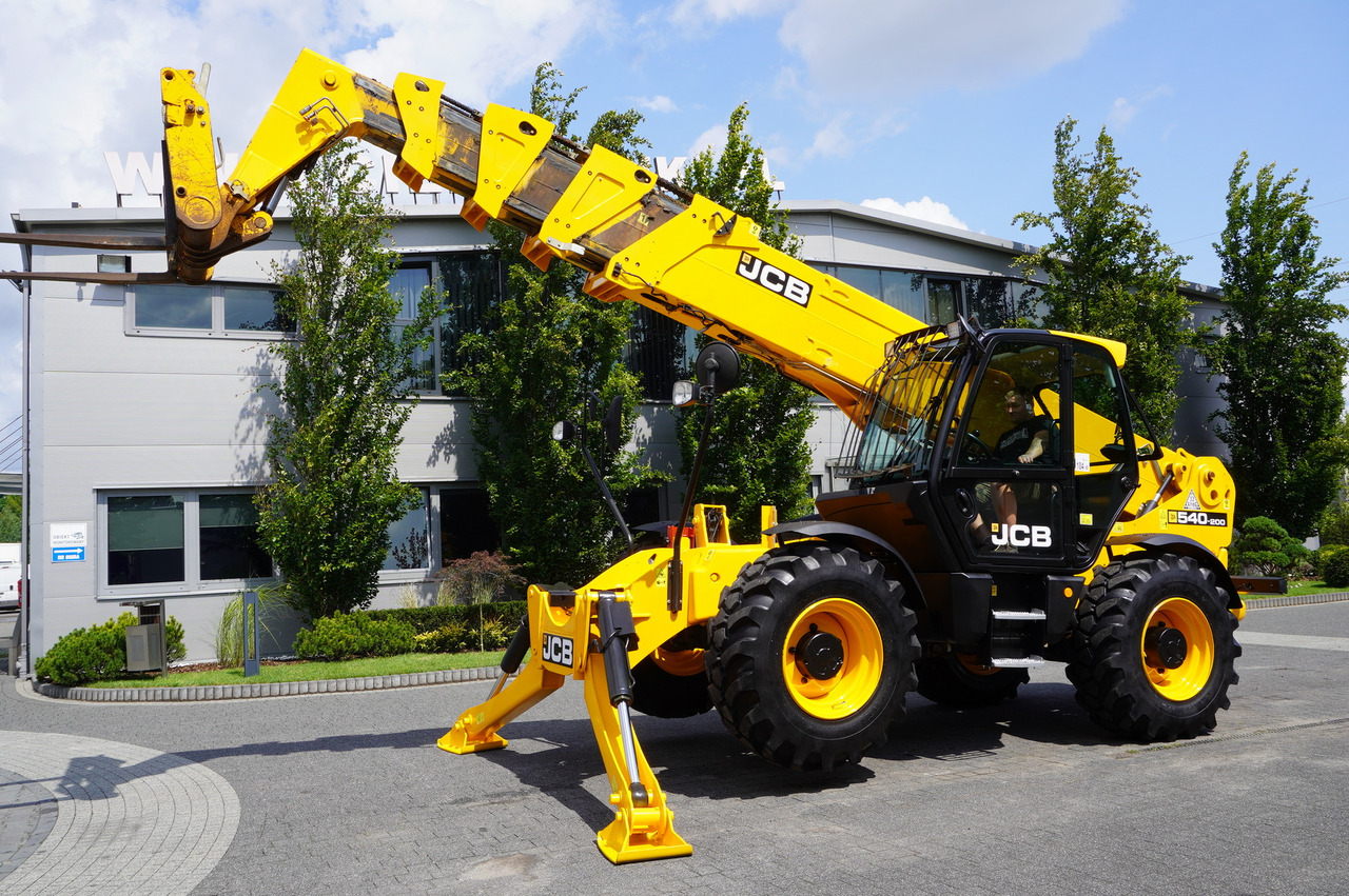 JCB 540-200 Telescopic Loader / 20 m reach / joystick / 2 units - Teleskooppikuormaaja: kuva JCB 540-200 Telescopic Loader / 20 m reach / joystick / 2 units - Teleskooppikuormaaja JCB 540-200 Telescopic Loader / 20 m reach / joystick / 2 units - Teleskooppikuormaaja: kuva JCB 540-200 Telescopic Loader / 20 m reach / joystick / 2 units - Teleskooppikuormaaja