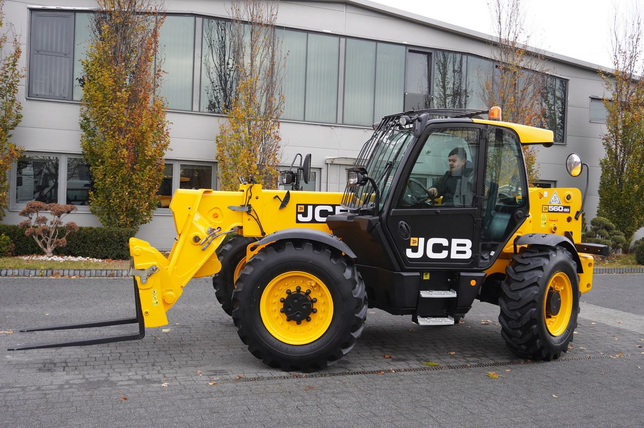 JCB 560-80 / 6 ton lifting capacity / power 146 HP - Teleskooppikuormaaja: kuva JCB 560-80 / 6 ton lifting capacity / power 146 HP - Teleskooppikuormaaja JCB 560-80 / 6 ton lifting capacity / power 146 HP - Teleskooppikuormaaja: kuva JCB 560-80 / 6 ton lifting capacity / power 146 HP - Teleskooppikuormaaja