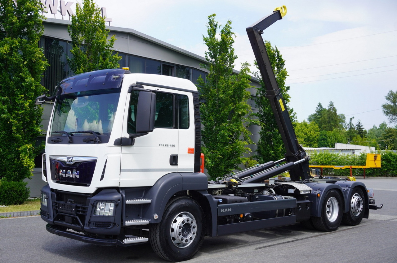 MAN TGS 26.430 E6 6x2 / HIAB Multilift hooklift - Koukkulava kuorma-auto: kuva MAN TGS 26.430 E6 6x2 / HIAB Multilift hooklift - Koukkulava kuorma-auto MAN TGS 26.430 E6 6x2 / HIAB Multilift hooklift - Koukkulava kuorma-auto: kuva MAN TGS 26.430 E6 6x2 / HIAB Multilift hooklift - Koukkulava kuorma-auto