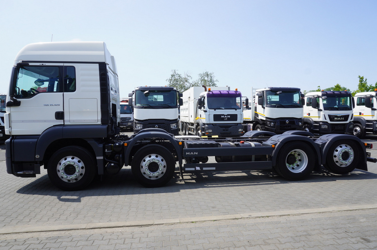 MAN TGS 35.420 8x2 / Chassis 6.4 m / 3 steered axles - Kuorma-auto alusta: kuva MAN TGS 35.420 8x2 / Chassis 6.4 m / 3 steered axles - Kuorma-auto alusta MAN TGS 35.420 8x2 / Chassis 6.4 m / 3 steered axles - Kuorma-auto alusta: kuva MAN TGS 35.420 8x2 / Chassis 6.4 m / 3 steered axles - Kuorma-auto alusta