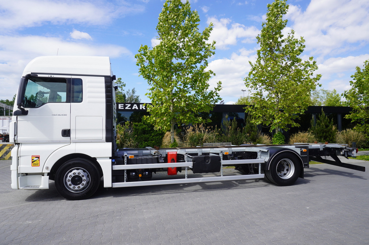 MAN TGX 18.430 / BDF 7.5 m / sleeping cab / 2021 - Konttialus/ Vaihtokuormatilat kuorma-auto: kuva MAN TGX 18.430 / BDF 7.5 m / sleeping cab / 2021 - Konttialus/ Vaihtokuormatilat kuorma-auto MAN TGX 18.430 / BDF 7.5 m / sleeping cab / 2021 - Konttialus/ Vaihtokuormatilat kuorma-auto: kuva MAN TGX 18.430 / BDF 7.5 m / sleeping cab / 2021 - Konttialus/ Vaihtokuormatilat kuorma-auto