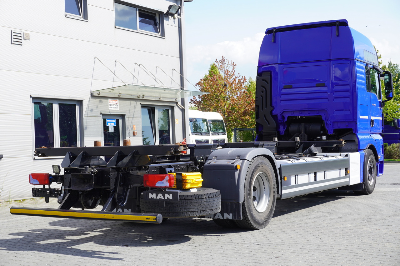 MAN TGX 18.430 / BDF / sleeping cab / 2021 / 4 units - Konttialus/ Vaihtokuormatilat kuorma-auto: kuva MAN TGX 18.430 / BDF / sleeping cab / 2021 / 4 units - Konttialus/ Vaihtokuormatilat kuorma-auto MAN TGX 18.430 / BDF / sleeping cab / 2021 / 4 units - Konttialus/ Vaihtokuormatilat kuorma-auto: kuva MAN TGX 18.430 / BDF / sleeping cab / 2021 / 4 units - Konttialus/ Vaihtokuormatilat kuorma-auto