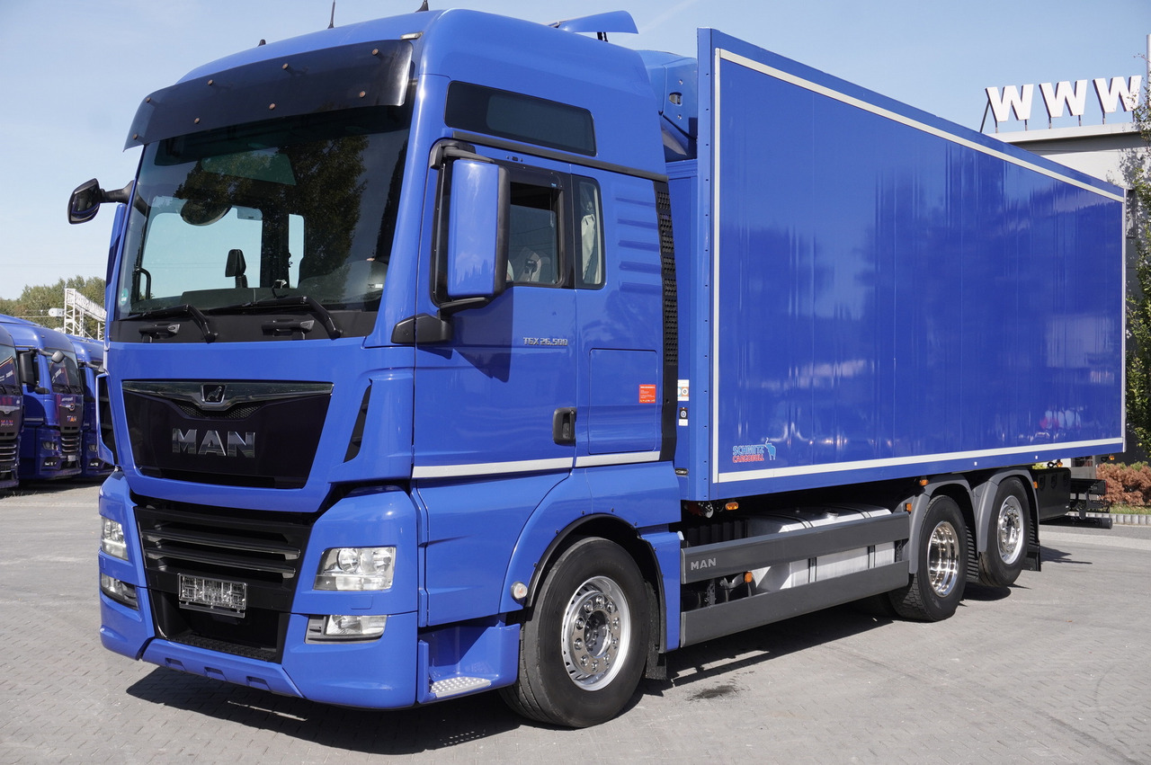 MAN TGX 26.500 E6 XXL / Schmitz 19 pallets / Thermoking / steering axle - Refrigeraattori kuorma-auto: kuva MAN TGX 26.500 E6 XXL / Schmitz 19 pallets / Thermoking / steering axle - Refrigeraattori kuorma-auto MAN TGX 26.500 E6 XXL / Schmitz 19 pallets / Thermoking / steering axle - Refrigeraattori kuorma-auto: kuva MAN TGX 26.500 E6 XXL / Schmitz 19 pallets / Thermoking / steering axle - Refrigeraattori kuorma-auto