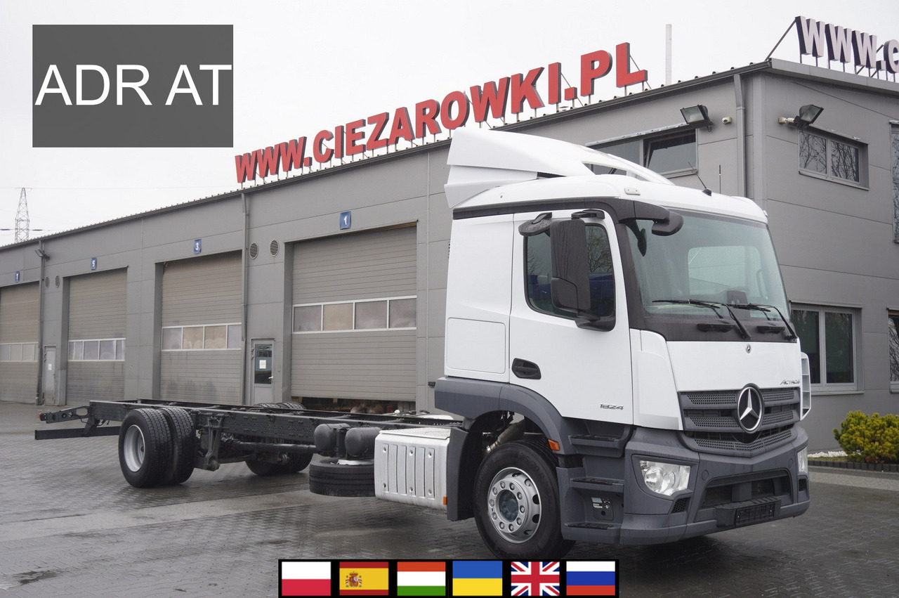 MERCEDES-BENZ Actros 1824 / 9.1 m chassis / ADR AT / sleeping cabin - Kuorma-auto alusta: kuva MERCEDES-BENZ Actros 1824 / 9.1 m chassis / ADR AT / sleeping cabin - Kuorma-auto alusta MERCEDES-BENZ Actros 1824 / 9.1 m chassis / ADR AT / sleeping cabin - Kuorma-auto alusta: kuva MERCEDES-BENZ Actros 1824 / 9.1 m chassis / ADR AT / sleeping cabin - Kuorma-auto alusta