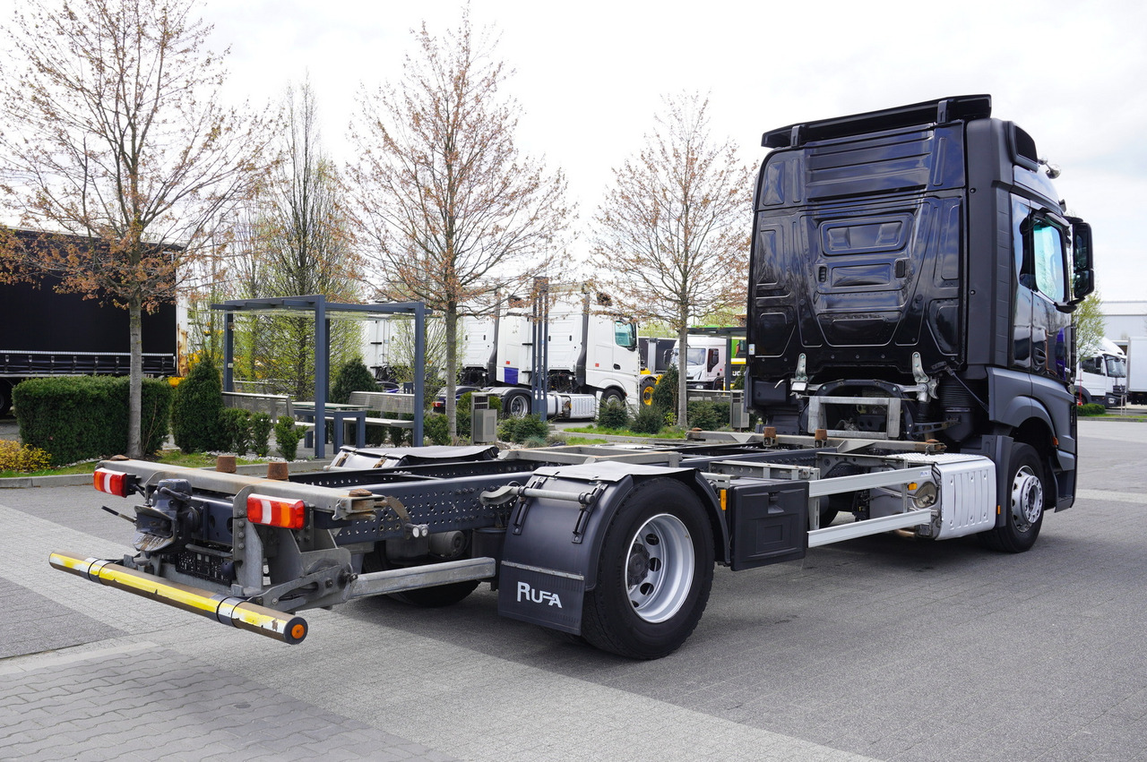 MERCEDES-BENZ Actros 1840 E6 4x2 / Lounge chair BDF - Kuorma-auto alusta: kuva MERCEDES-BENZ Actros 1840 E6 4x2 / Lounge chair BDF - Kuorma-auto alusta MERCEDES-BENZ Actros 1840 E6 4x2 / Lounge chair BDF - Kuorma-auto alusta: kuva MERCEDES-BENZ Actros 1840 E6 4x2 / Lounge chair BDF - Kuorma-auto alusta