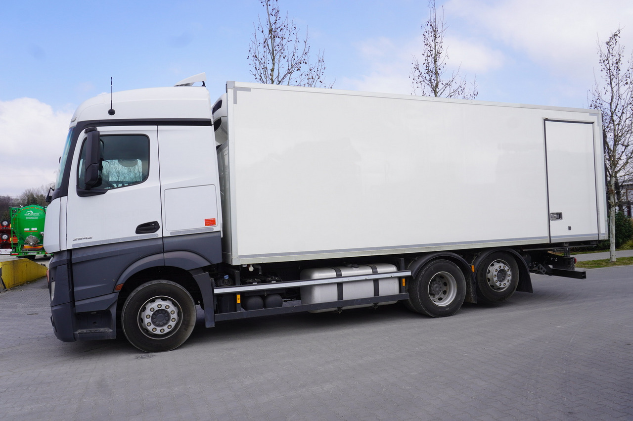 MERCEDES-BENZ Actros 2542 / GIGA cabin / Thermoking 1000R - Refrigeraattori kuorma-auto: kuva MERCEDES-BENZ Actros 2542 / GIGA cabin / Thermoking 1000R - Refrigeraattori kuorma-auto MERCEDES-BENZ Actros 2542 / GIGA cabin / Thermoking 1000R - Refrigeraattori kuorma-auto: kuva MERCEDES-BENZ Actros 2542 / GIGA cabin / Thermoking 1000R - Refrigeraattori kuorma-auto