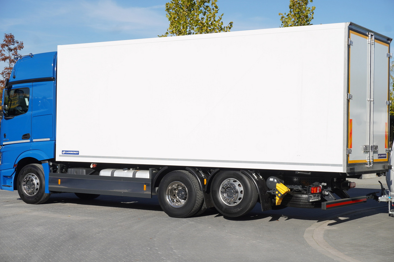 MERCEDES-BENZ Actros 2548 E6 / GIGA / Cab Lounge chair / Lamberet Refrigerator / Carrier Supra 950 - Refrigeraattori kuorma-auto: kuva MERCEDES-BENZ Actros 2548 E6 / GIGA / Cab Lounge chair / Lamberet Refrigerator / Carrier Supra 950 - Refrigeraattori kuorma-auto MERCEDES-BENZ Actros 2548 E6 / GIGA / Cab Lounge chair / Lamberet Refrigerator / Carrier Supra 950 - Refrigeraattori kuorma-auto: kuva MERCEDES-BENZ Actros 2548 E6 / GIGA / Cab Lounge chair / Lamberet Refrigerator / Carrier Supra 950 - Refrigeraattori kuorma-auto