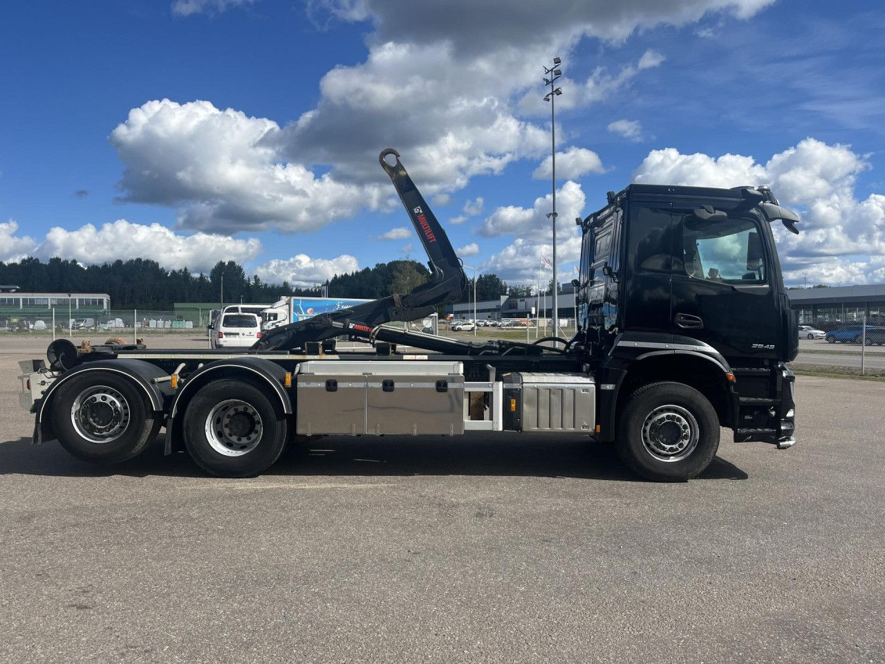 MERCEDES-BENZ Arocs 2543 6x2*4 / 21t Hooklift HIAB ULT21Z56 / 2022 - Koukkulava kuorma-auto: kuva MERCEDES-BENZ Arocs 2543 6x2*4 / 21t Hooklift HIAB ULT21Z56 / 2022 - Koukkulava kuorma-auto MERCEDES-BENZ Arocs 2543 6x2*4 / 21t Hooklift HIAB ULT21Z56 / 2022 - Koukkulava kuorma-auto: kuva MERCEDES-BENZ Arocs 2543 6x2*4 / 21t Hooklift HIAB ULT21Z56 / 2022 - Koukkulava kuorma-auto