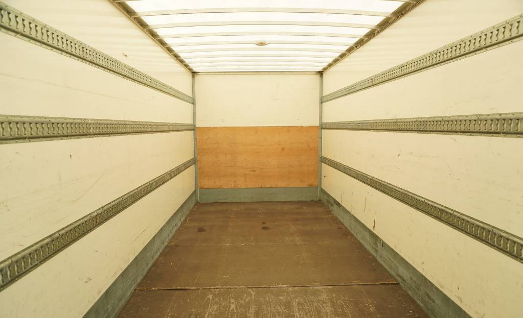 RENAULT D12 E6 / Container 18 pallets / tail lift - Umpikori kuorma-auto: kuva RENAULT D12 E6 / Container 18 pallets / tail lift - Umpikori kuorma-auto RENAULT D12 E6 / Container 18 pallets / tail lift - Umpikori kuorma-auto: kuva RENAULT D12 E6 / Container 18 pallets / tail lift - Umpikori kuorma-auto