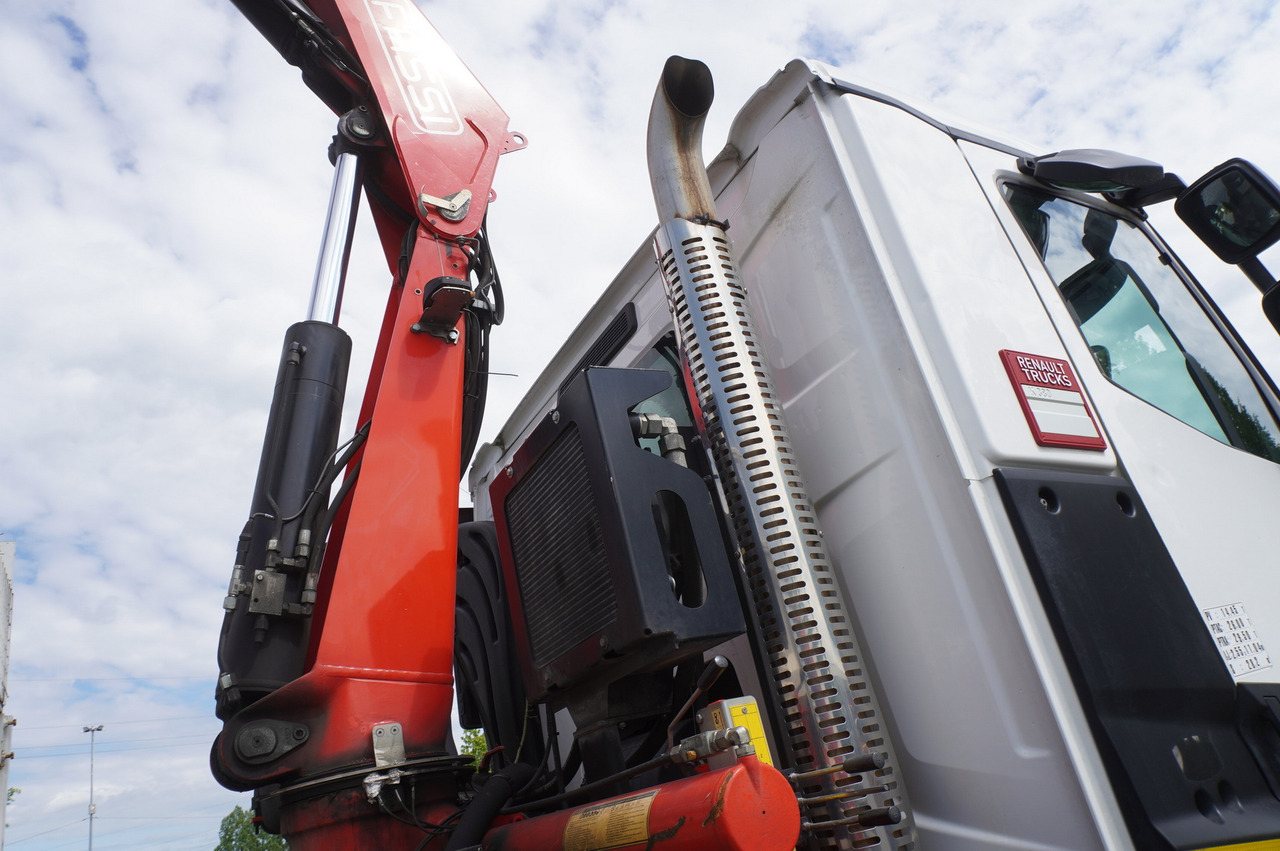 Lava-kuorma-auto, Nosturiauto RENAULT K380 6x4 / FASSI F175 crane 7.85 t / 120 thousand km: kuva Lava-kuorma-auto, Nosturiauto RENAULT K380 6x4 / FASSI F175 crane 7.85 t / 120 thousand km