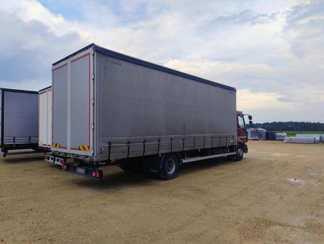 RENAULT Midlum 300 / Curtain 18 EPAL / Sleeping cab - Pressukapelli kuorma-auto: kuva RENAULT Midlum 300 / Curtain 18 EPAL / Sleeping cab - Pressukapelli kuorma-auto RENAULT Midlum 300 / Curtain 18 EPAL / Sleeping cab - Pressukapelli kuorma-auto: kuva RENAULT Midlum 300 / Curtain 18 EPAL / Sleeping cab - Pressukapelli kuorma-auto