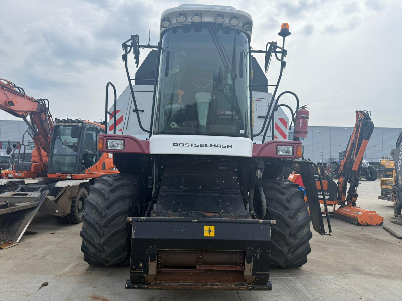 ROSTSELMASH VECTOR 425 RSM-101 grain harvester + Header 5 m + rapeseed harvesting extension / 2300 MTH - Leikkuupuimuri: kuva ROSTSELMASH VECTOR 425 RSM-101 grain harvester + Header 5 m + rapeseed harvesting extension / 2300 MTH - Leikkuupuimuri ROSTSELMASH VECTOR 425 RSM-101 grain harvester + Header 5 m + rapeseed harvesting extension / 2300 MTH - Leikkuupuimuri: kuva ROSTSELMASH VECTOR 425 RSM-101 grain harvester + Header 5 m + rapeseed harvesting extension / 2300 MTH - Leikkuupuimuri