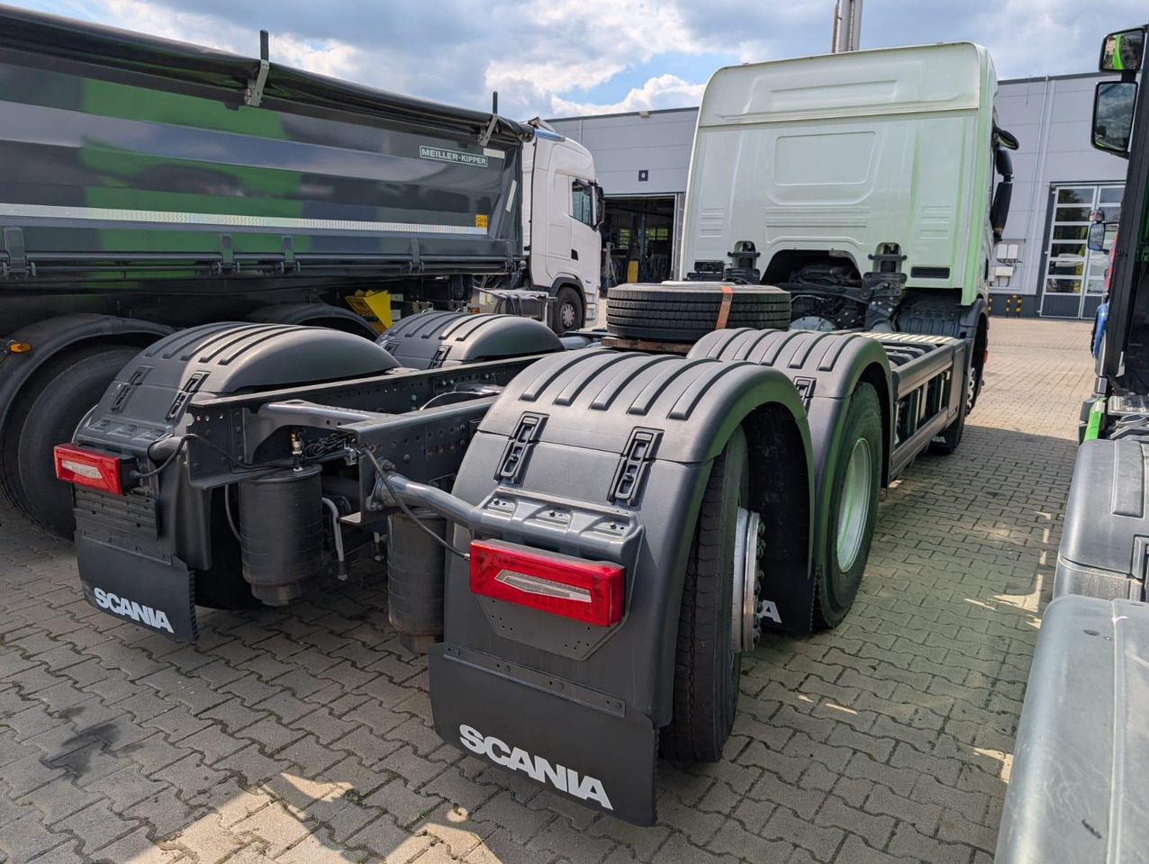 SCANIA P 340 B6x2*4NA / chassis frame / steering axle / CNG / large cab / 8 units - Roska-auto: kuva SCANIA P 340 B6x2*4NA / chassis frame / steering axle / CNG / large cab / 8 units - Roska-auto SCANIA P 340 B6x2*4NA / chassis frame / steering axle / CNG / large cab / 8 units - Roska-auto: kuva SCANIA P 340 B6x2*4NA / chassis frame / steering axle / CNG / large cab / 8 units - Roska-auto