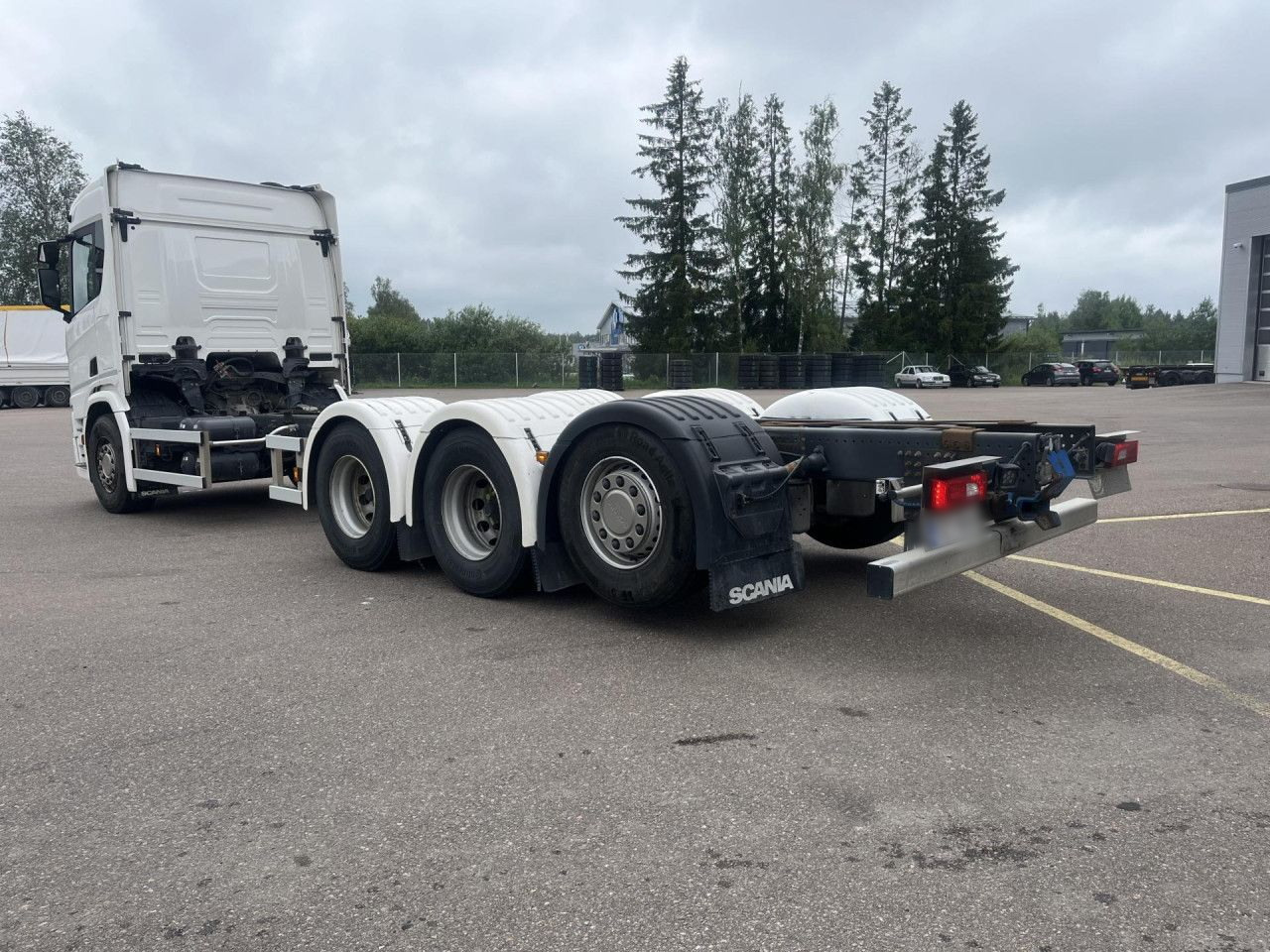 SCANIA R560 B8x4*4 / Chassis / sleeper cab / Power take-off - Kuorma-auto alusta: kuva SCANIA R560 B8x4*4 / Chassis / sleeper cab / Power take-off - Kuorma-auto alusta SCANIA R560 B8x4*4 / Chassis / sleeper cab / Power take-off - Kuorma-auto alusta: kuva SCANIA R560 B8x4*4 / Chassis / sleeper cab / Power take-off - Kuorma-auto alusta