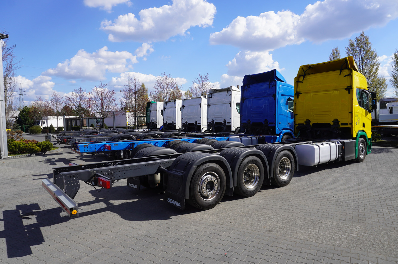 SCANIA R650 V8 / 650 HP/ frame 8.8 m / steered 4th axis / 20 units - Kuorma-auto alusta: kuva SCANIA R650 V8 / 650 HP/ frame 8.8 m / steered 4th axis / 20 units - Kuorma-auto alusta SCANIA R650 V8 / 650 HP/ frame 8.8 m / steered 4th axis / 20 units - Kuorma-auto alusta: kuva SCANIA R650 V8 / 650 HP/ frame 8.8 m / steered 4th axis / 20 units - Kuorma-auto alusta