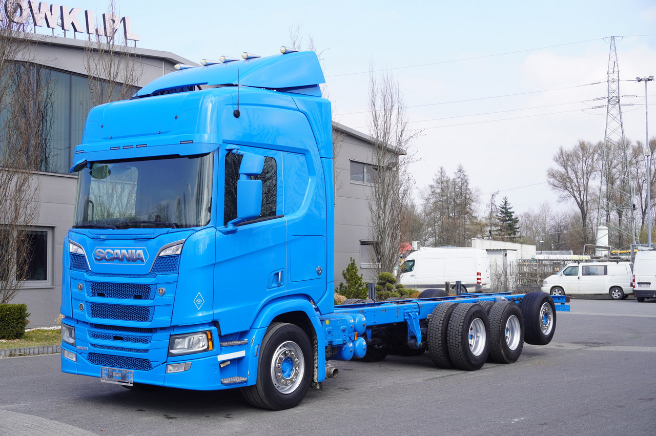 SCANIA R650 V8 / 650 HP/ frame 8.8 m / steered 4th axle - Kuorma-auto alusta: kuva SCANIA R650 V8 / 650 HP/ frame 8.8 m / steered 4th axle - Kuorma-auto alusta SCANIA R650 V8 / 650 HP/ frame 8.8 m / steered 4th axle - Kuorma-auto alusta: kuva SCANIA R650 V8 / 650 HP/ frame 8.8 m / steered 4th axle - Kuorma-auto alusta