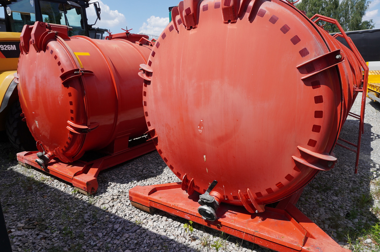 STAL UNUSED Septic barrel / 13000 l - Koukkulaite/ Keinukippilaite: kuva STAL UNUSED Septic barrel / 13000 l - Koukkulaite/ Keinukippilaite STAL UNUSED Septic barrel / 13000 l - Koukkulaite/ Keinukippilaite: kuva STAL UNUSED Septic barrel / 13000 l - Koukkulaite/ Keinukippilaite