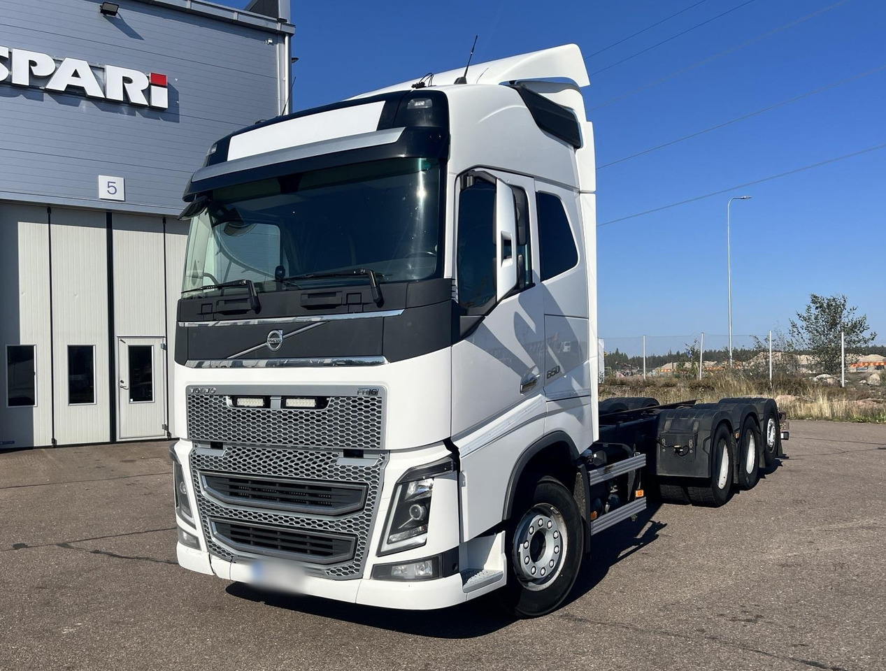 VOLVO FH 650 8x4 / Truck chassis / Sleeper cab - Kuorma-auto alusta: kuva VOLVO FH 650 8x4 / Truck chassis / Sleeper cab - Kuorma-auto alusta VOLVO FH 650 8x4 / Truck chassis / Sleeper cab - Kuorma-auto alusta: kuva VOLVO FH 650 8x4 / Truck chassis / Sleeper cab - Kuorma-auto alusta