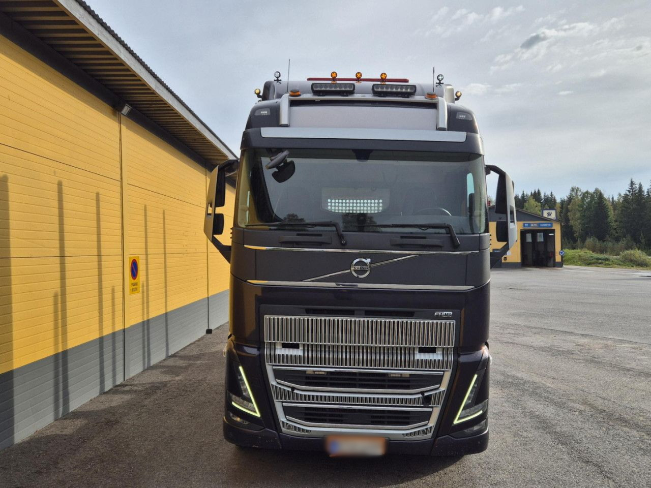 VOLVO FH 750 8x4 / 2 lifted axles / timber truck - Kuorma-auto alusta: kuva VOLVO FH 750 8x4 / 2 lifted axles / timber truck - Kuorma-auto alusta VOLVO FH 750 8x4 / 2 lifted axles / timber truck - Kuorma-auto alusta: kuva VOLVO FH 750 8x4 / 2 lifted axles / timber truck - Kuorma-auto alusta