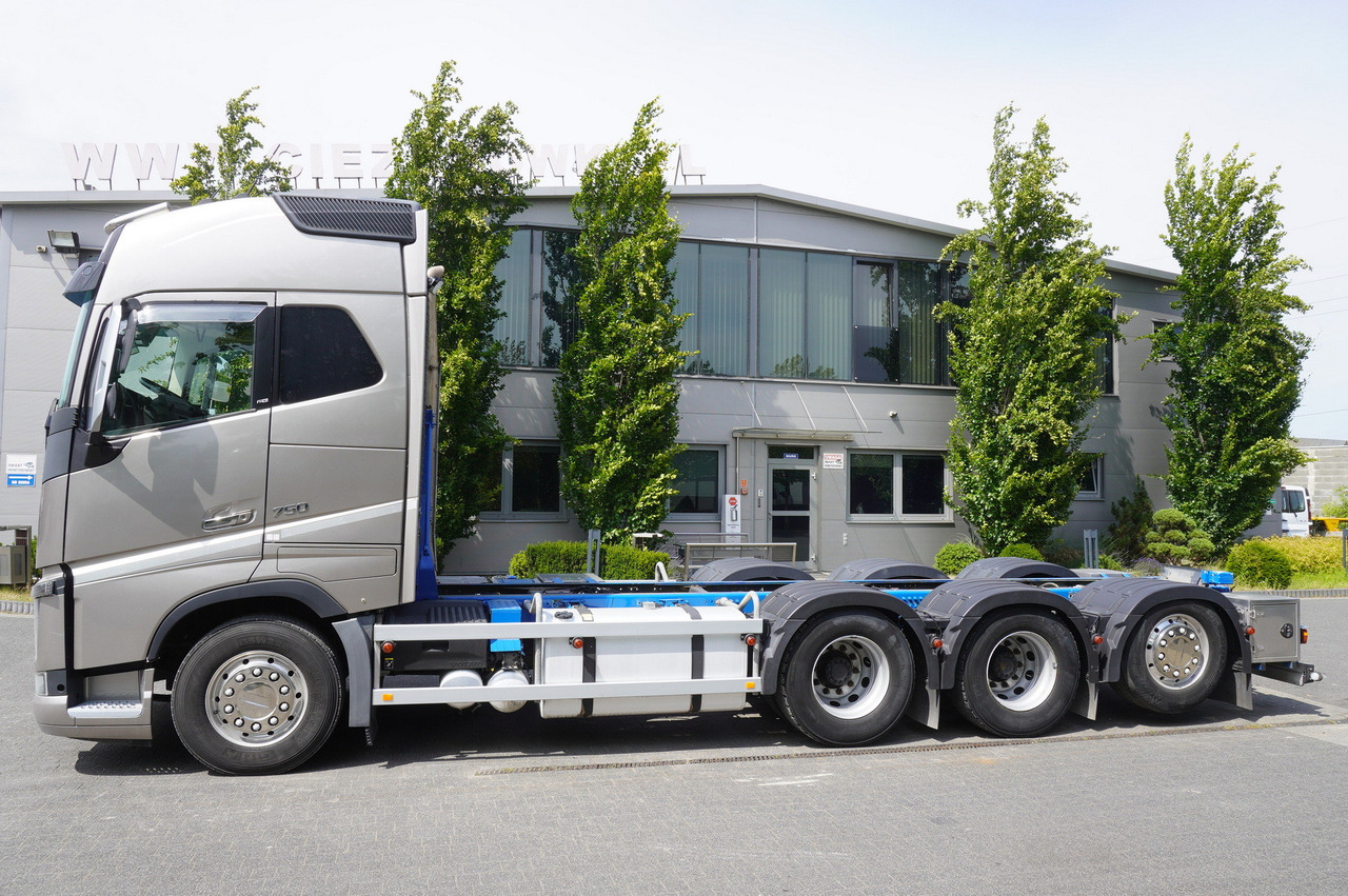 VOLVO FH16 750 8x4x4 / 750 HP! / Frame 685 cm / Steered 4th axle - Kuorma-auto alusta: kuva VOLVO FH16 750 8x4x4 / 750 HP! / Frame 685 cm / Steered 4th axle - Kuorma-auto alusta VOLVO FH16 750 8x4x4 / 750 HP! / Frame 685 cm / Steered 4th axle - Kuorma-auto alusta: kuva VOLVO FH16 750 8x4x4 / 750 HP! / Frame 685 cm / Steered 4th axle - Kuorma-auto alusta