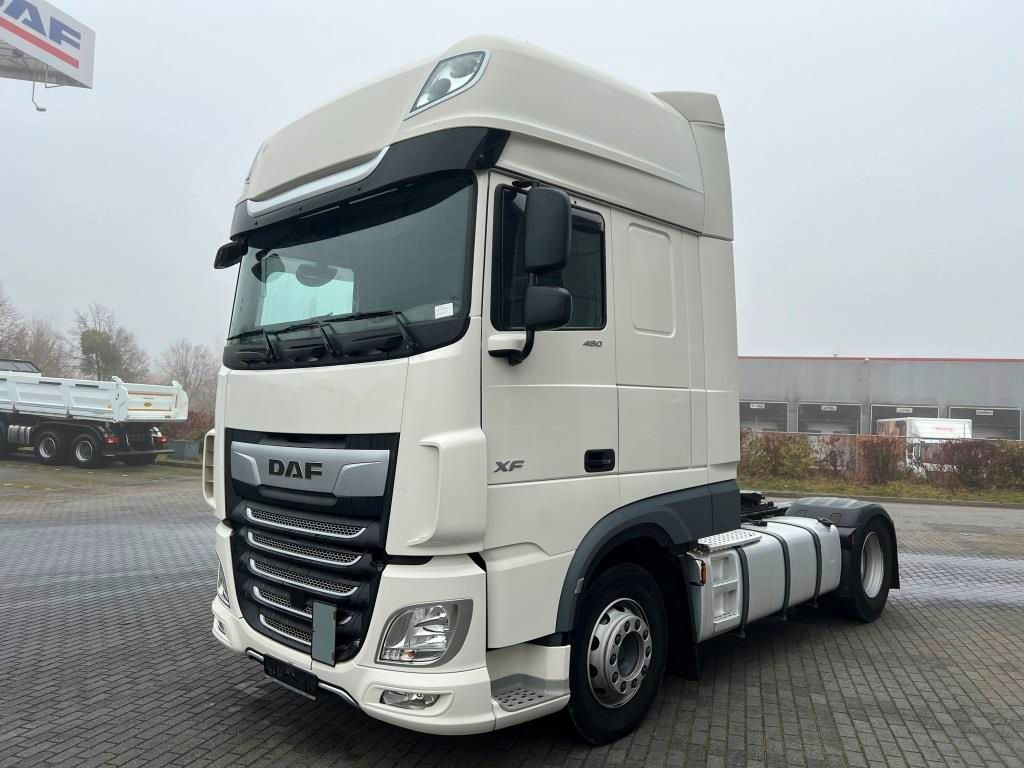 DAF XF 480 FT SSC Retarder Standklima 2xTank 1.185L - Vetopöytäauto: kuva DAF XF 480 FT SSC Retarder Standklima 2xTank 1.185L - Vetopöytäauto DAF XF 480 FT SSC Retarder Standklima 2xTank 1.185L - Vetopöytäauto: kuva DAF XF 480 FT SSC Retarder Standklima 2xTank 1.185L - Vetopöytäauto