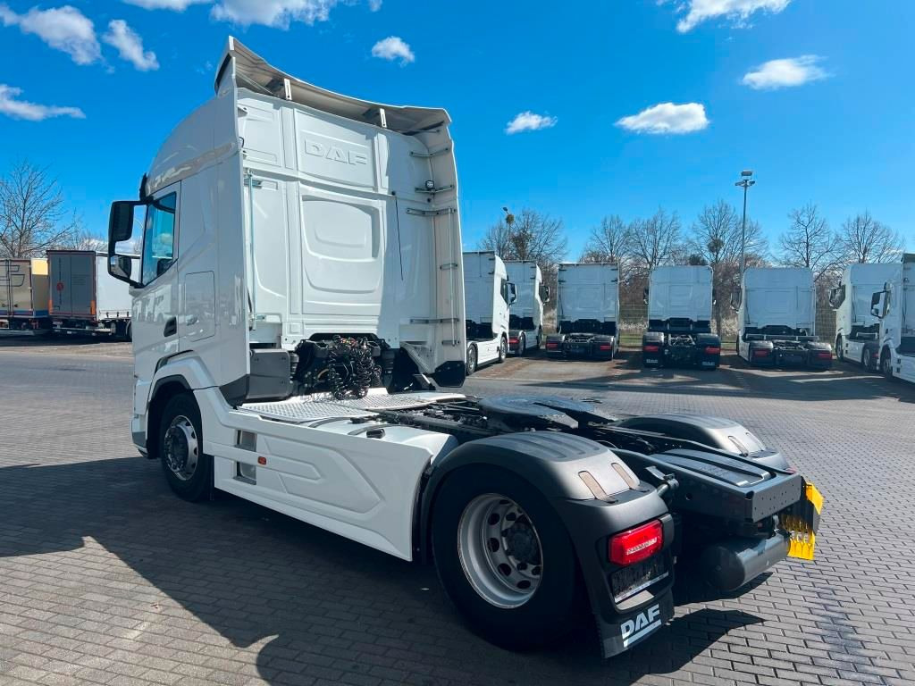 DAF XFn 480 FT ZF-Intarder Standklima 2 x Tank - Vetopöytäauto: kuva DAF XFn 480 FT ZF-Intarder Standklima 2 x Tank - Vetopöytäauto DAF XFn 480 FT ZF-Intarder Standklima 2 x Tank - Vetopöytäauto: kuva DAF XFn 480 FT ZF-Intarder Standklima 2 x Tank - Vetopöytäauto